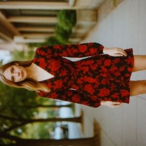 Uguest XS black and red floral design lightweight short with sleeves dress NWT